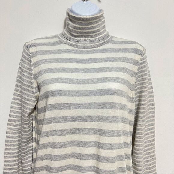 Banana Republic Gray Striped Cotton Cashmere Turtleneck Sweater Size Medium - Picture 2 of 6